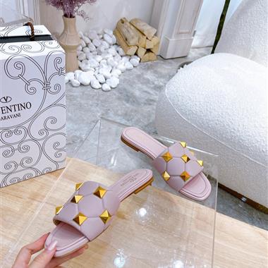 Valentino    2025新款女生休閒時尚鞋子