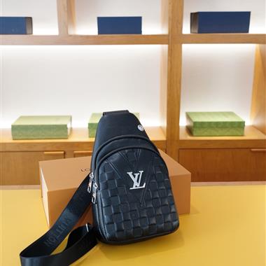LOUIS VUITTON    2025新款男生時尚包包 尺寸：17*30*6CM