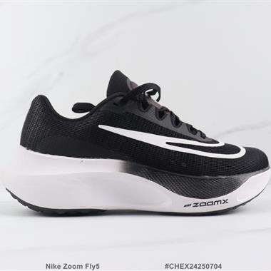 Nike Zoom Fly5  減震跑步鞋