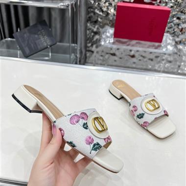 Valentino   2025新款女生休閒時尚鞋子