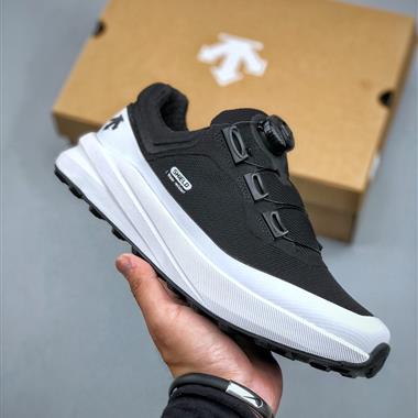 DESCENTE 緩震透氣鞋面時尚休閑運動覆蓋防水越野跑鞋