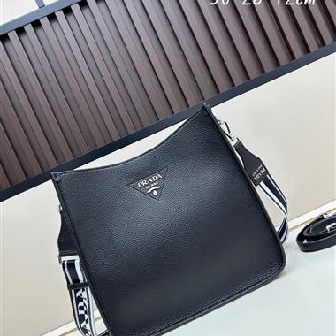 PRADA   2025新款女生時尚包包 尺寸：30*28*12CM