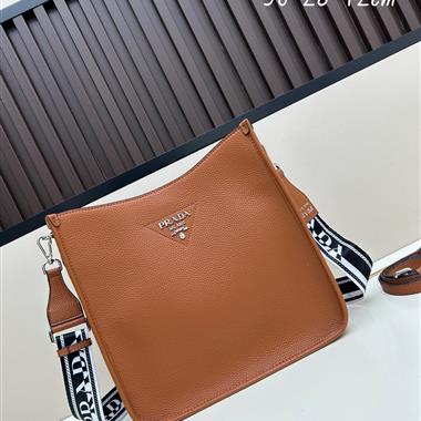 PRADA   2025新款女生時尚包包 尺寸：30*28*12CM