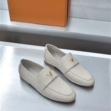 Louis Vuitton    2025新款女生休閒時尚鞋子