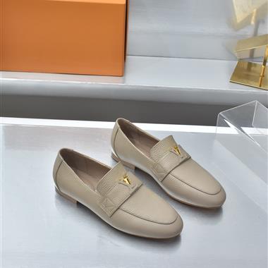 Louis Vuitton    2025新款女生休閒時尚鞋子