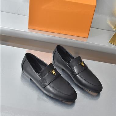 Louis Vuitton    2025新款女生休閒時尚鞋子