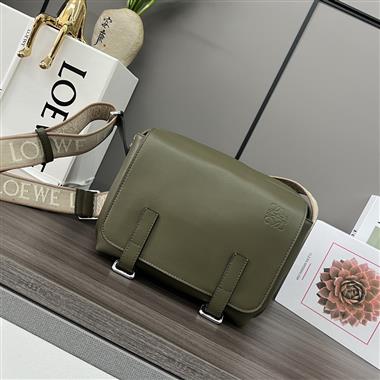 LOEWE   2025新款男生時尚包包 尺寸：24.5*18*10.5CM