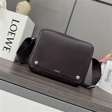 LOEWE   2025新款男生時尚包包 尺寸：23*18*9CM