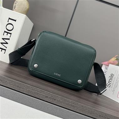 LOEWE   2025新款男生時尚包包 尺寸：23*18*9CM