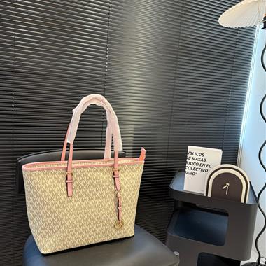 Michael Kors   2025新款女生時尚包包 尺寸：32*26CM