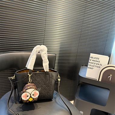 LOUIS VUITTON    2025新款女生時尚包包 尺寸：21*19CM