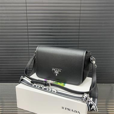 PRADA   2025新款男生時尚包包 尺寸：23*18CM