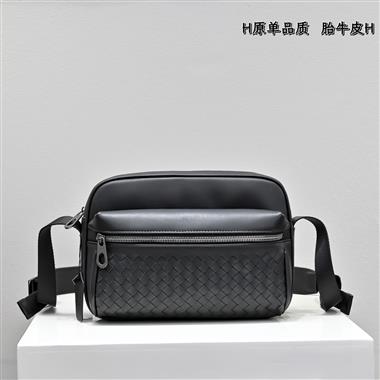 BOTTEGA VENETA  2025新款男生時尚包包 尺寸：26-17-8CM