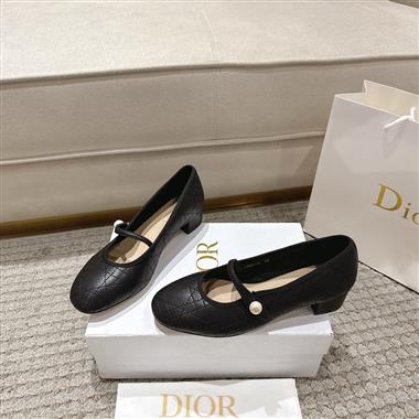 DIOR   2025新款女生休閒時尚鞋子