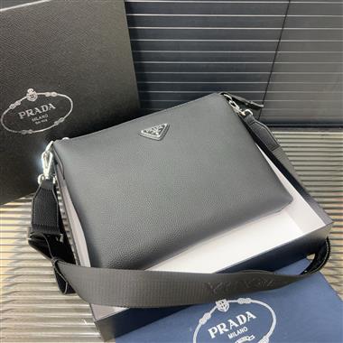 PRADA   2025新款男生時尚包包 尺寸：22*18CM
