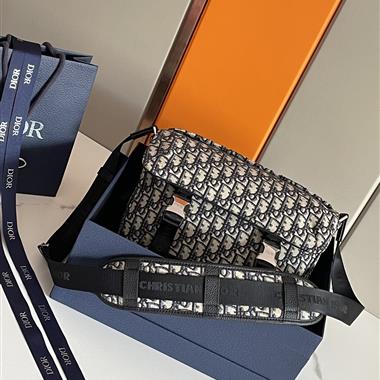 DIOR   2025新款男生時尚包包  尺寸:31 x 21 x 8CM