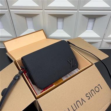 LOUIS VUITTON  2025新款男生時尚包包 尺寸:18*12CM