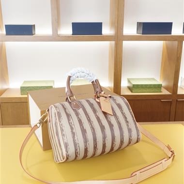 LOUIS VUITTON    2025新款男生時尚包包 尺寸:30x20x17CM