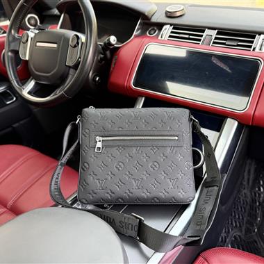 LOUIS VUITTON    2025新款男生時尚包包 尺寸:26.5x2.3x3.5CM