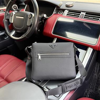 PRADA   2025新款男生時尚包包 尺寸:26.5x2.3x3.5CM