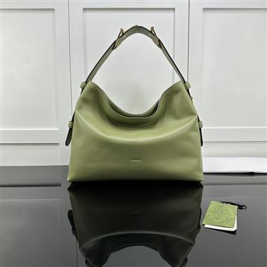 GUCCI    2025新款女生時尚包包 尺寸:35*27.5*11CM