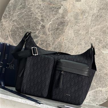 DIOR   2025新款男生時尚包包  尺寸：36 x 30.5 x 14.5CM