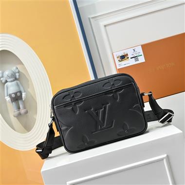 LOUIS VUITTON   2025新款男生時尚包包 尺寸：25x18x6CM