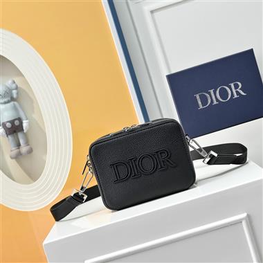 DIOR   2025新款男生時尚包包 尺寸：25x18x6CM