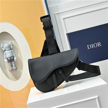 DIOR   2025新款男生時尚包包 尺寸：20 x 28.6 x 5CM