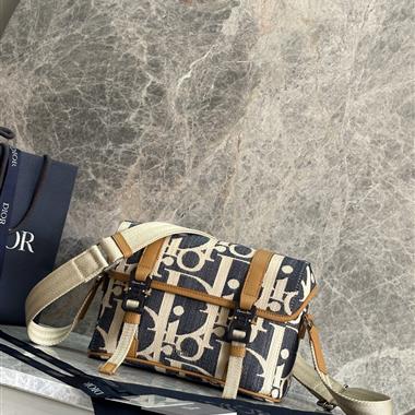 DIOR   2025新款男生時尚包包  尺寸：24 x 18 x 8CM