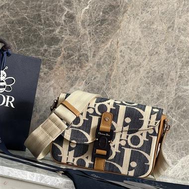 DIOR   2025新款男生時尚包包  尺寸：24 x 16.5 x 5.5CM