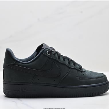 NIKE AIR FORCE 1‘07