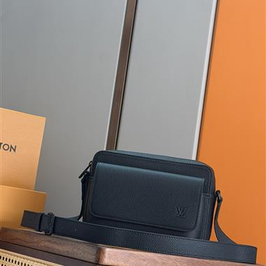 LOUIS VUITTON    2025新款男生時尚包包 尺寸:18 x 9 x 24CM