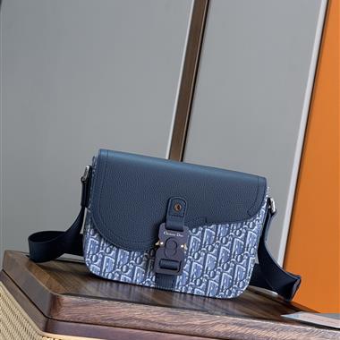 DIOR   2025新款男生時尚包包 尺寸:23x17.5x6CM