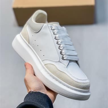 Alexander McQueen Oversized Exaggerated-Sole Suede Leather Sneakers 低幫時裝厚底休閒運動小白板鞋