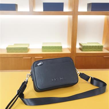 PRADA   2025新款男生時尚包包 尺寸：23x15x6CM