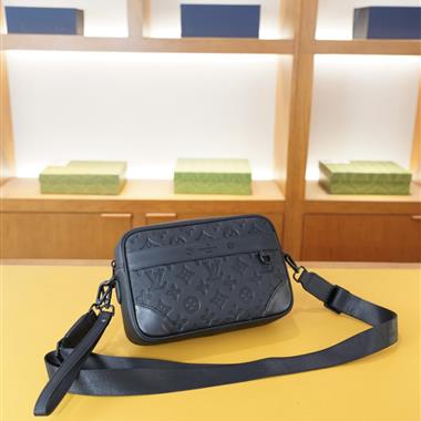 LOUIS VUITTON   2025新款男生時尚包包 尺寸：23x15x6CM