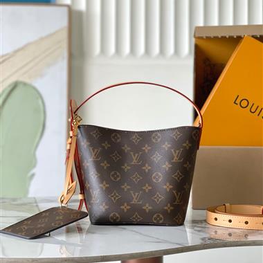 LOUIS VUITTON  2025新款女生時尚包包 尺寸：16x18x12CM