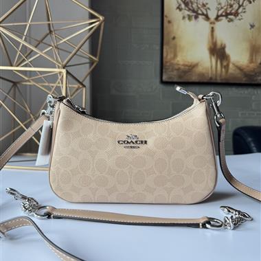 COACH   2025新款女生時尚包包 尺寸：24.5*15.5*7.5CM