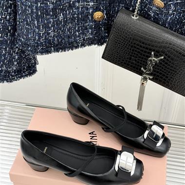 Ferragamo   2026新款女生休閒時尚鞋子