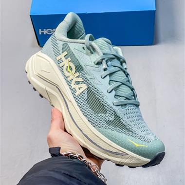 HOKA ONE ONE 挑戰者8 GTX全地形跑鞋