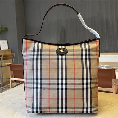 BURBERRY  2026新款女生時尚皮夾 尺寸：35.5× 15 x 38CM