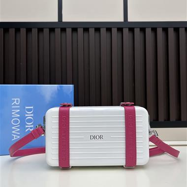 DIOR   2025新款女生時尚包包   尺寸：13.5x20x6.5CM