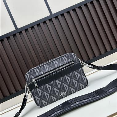DIOR   2025新款男生時尚包包   尺寸：22.5x15x5CM