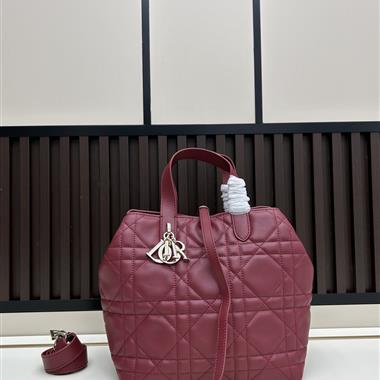 DIOR   2025新款女生時尚包包   尺寸：20 x 22 x 18.5CM