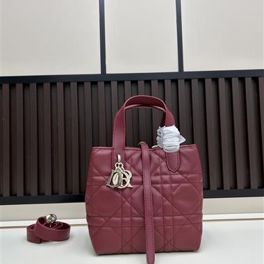 DIOR   2025新款女生時尚包包   尺寸：20 x 22 x 18.5CM