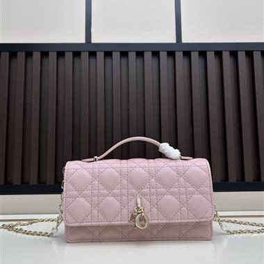 DIOR   2025新款女生時尚包包   尺寸：21 x 11.5 x 4.5CM