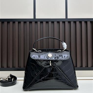 DIOR   2025新款女生時尚包包   尺寸：28x10x22CM