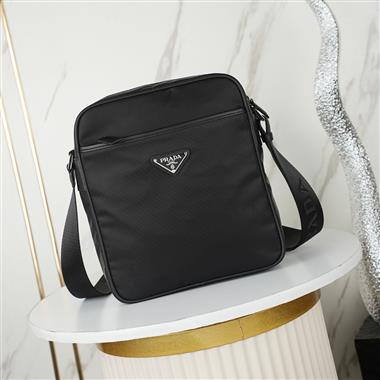 PRADA   2025新款男生時尚包包   尺寸：22*25*8CM