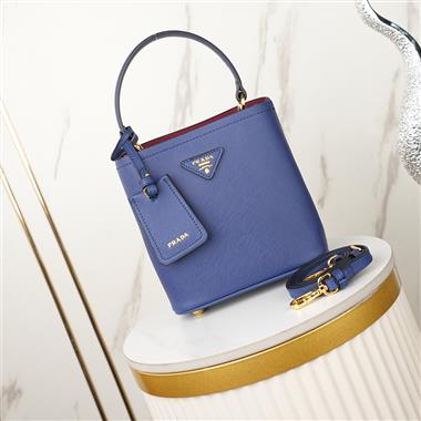 PRADA   2025新款女生時尚包包   尺寸：23*23*13CM